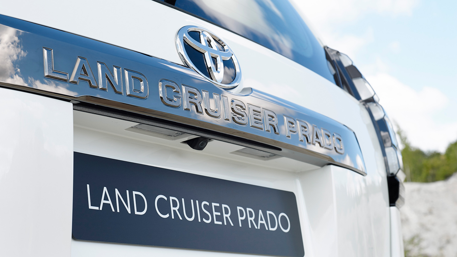 2022 TOYOTA Land Cruiser PRADO 4WD 2,7 л 163 лс 6 АКПП Белый 5 Мест Бензин